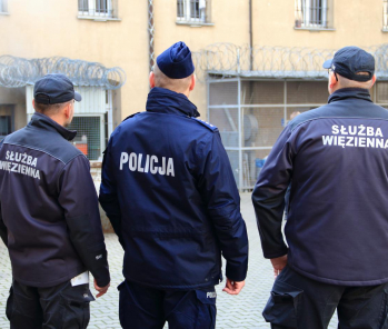 Ciekawe spotkanie z funkcjonariuszami służby więziennej