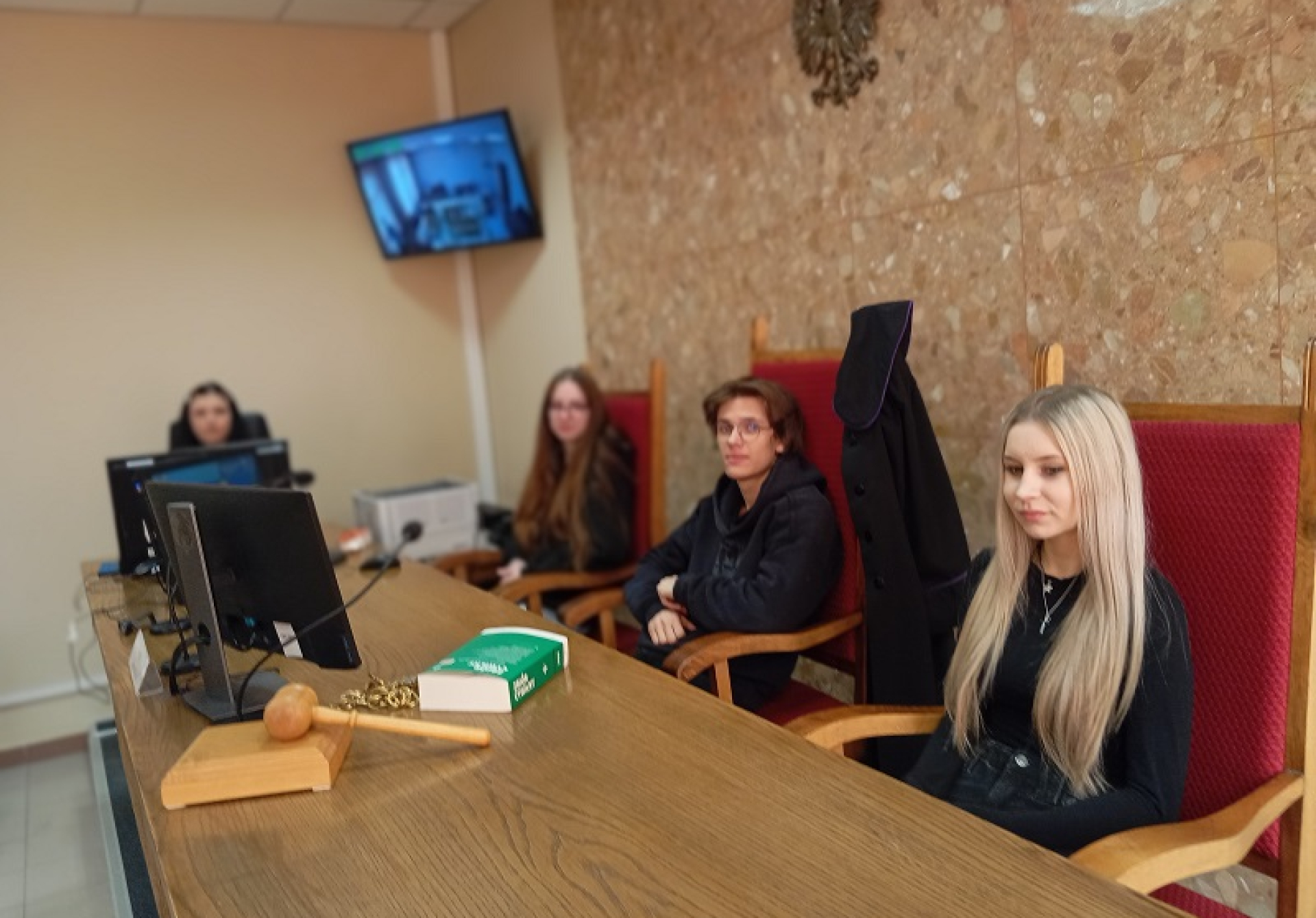 Od teorii do praktyki: kadeci klas policyjnych LO w pilskim sądzie