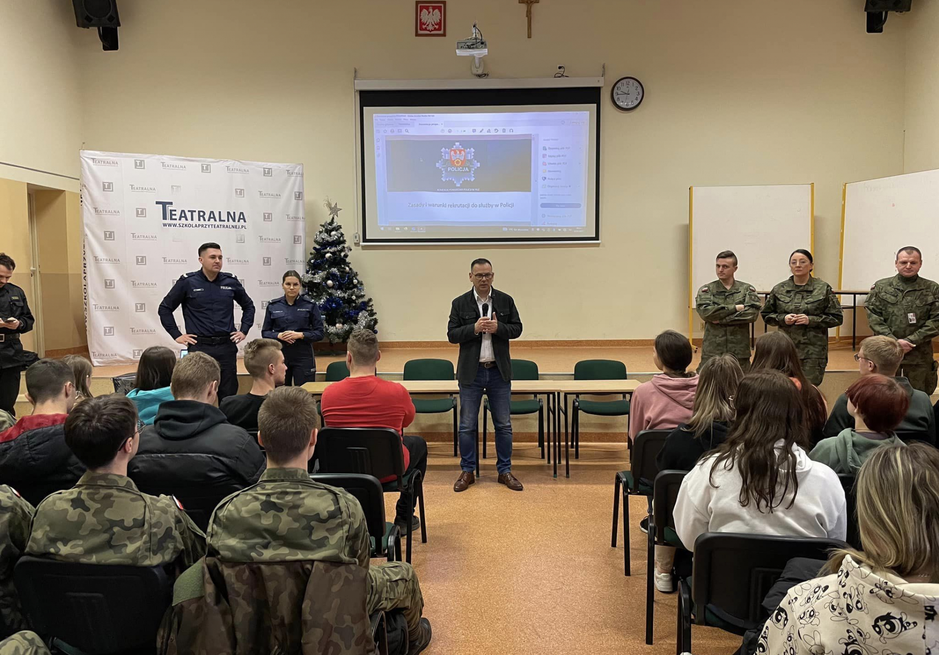 Interesujące spotkanie ze służbą mundurową 