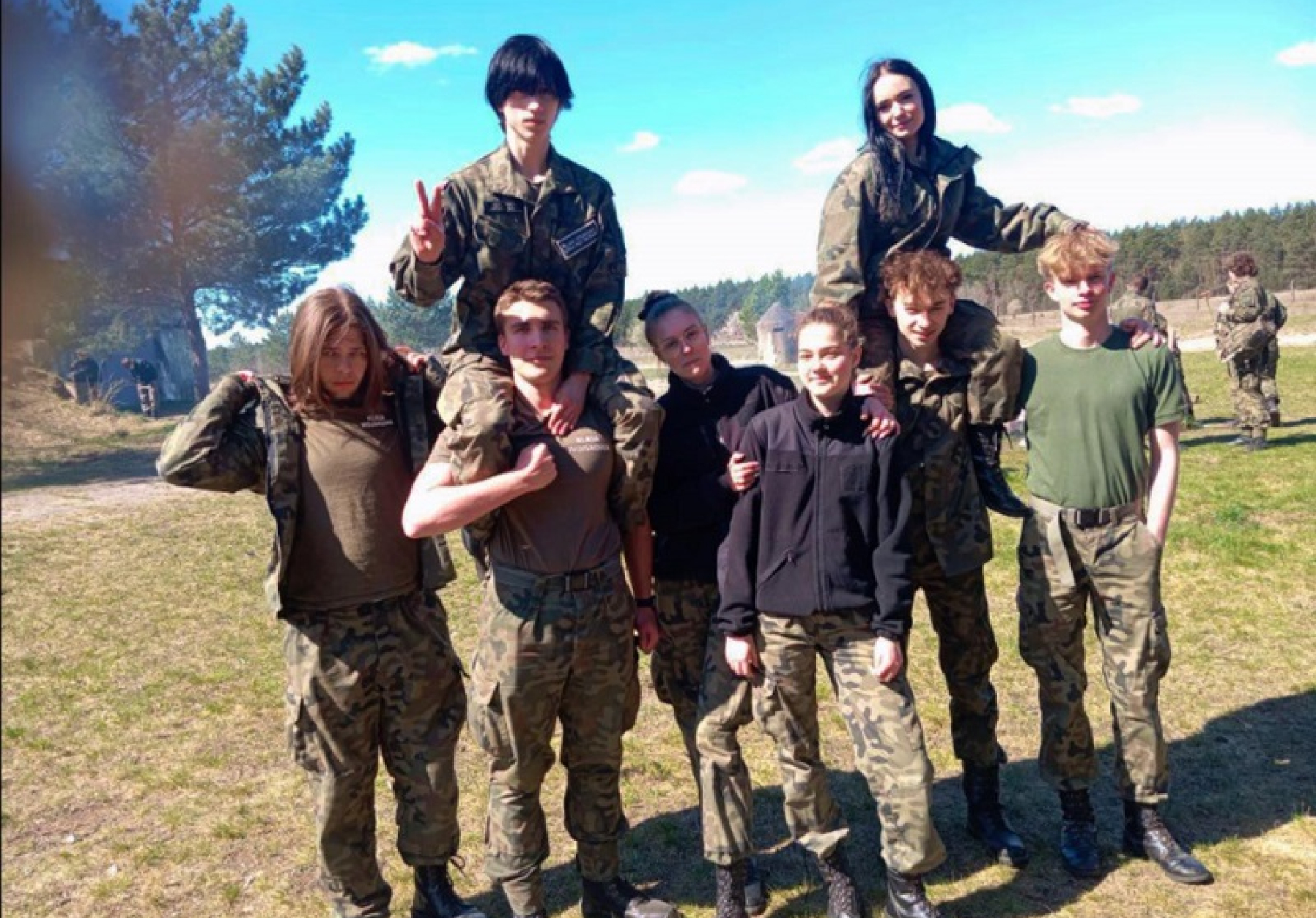 Dyscyplina, współpraca i wyzwania – zajęcia terenowe uczniów